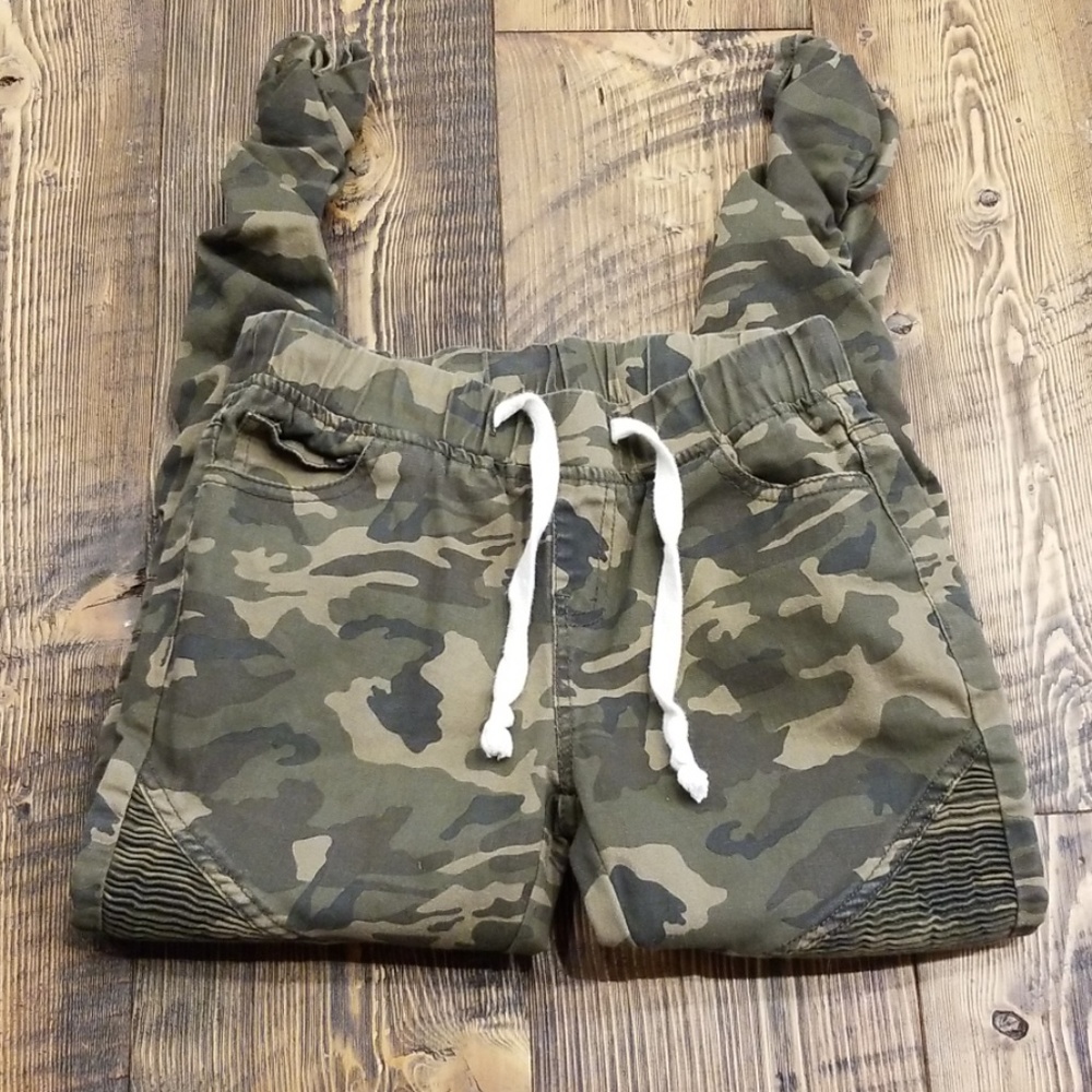 Camo skinny jeans